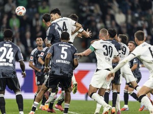Gladbach vs Frankfurt: Drama 10 Gol, Kevin Diks Cs Tumbang 4-6