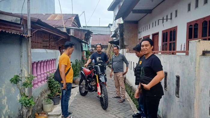 Polisi menyita barang bukti motor milik korban begal di Makassar, Sulawesi Selatan (Sulsel).