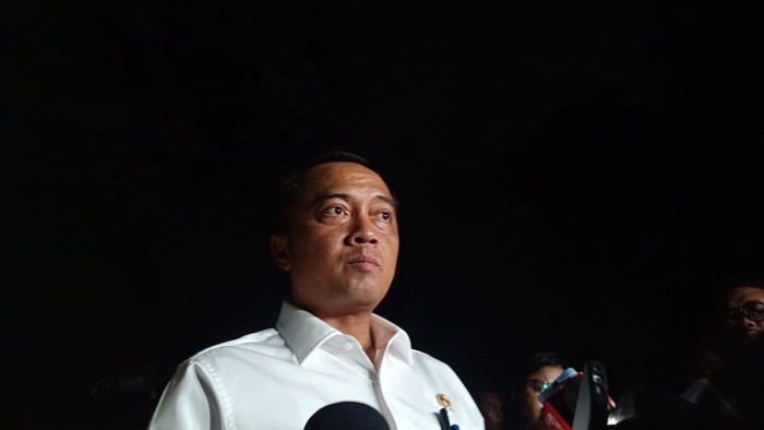 Mensesneg, Prasetyo Hadi di Kertanegara