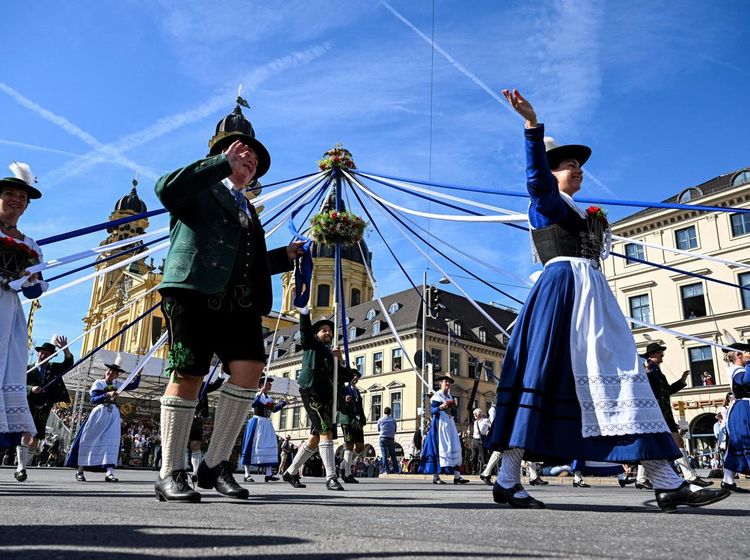 Meriah! Parade Kostum Tradisional Ramaikan Oktoberfest ke-190 di Munchen
