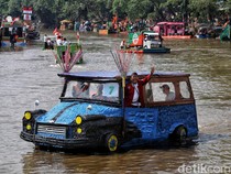 Meriah! Parade Perahu Festival Cinta Lingkungan 2025 Warnai Sungai Ciliwung