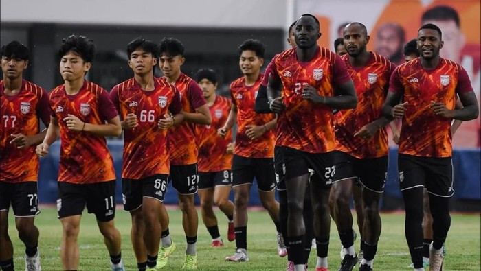 Pemain Borneo FC melakukan latihan sebelum bertanding melawan Persija Jakarta. (dokumentasi borneo.id)