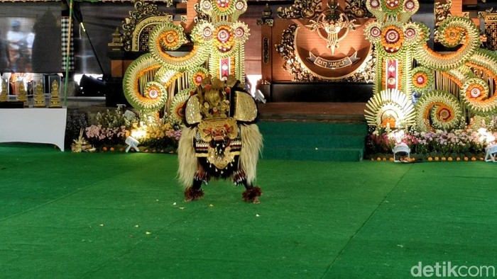 Penampilan peserta lomba tari barong buntut di wantilan Pura Taman Ayun, Mengwi, Badung, Bali, pada Minggu (28/9/2025) sore. (Foto: Agus Eka/detikBali)