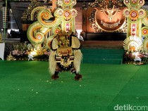Antusiasnya Anak-anak Menarikan Barong Buntut di Taman Ayun