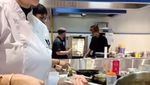 Persis Chef Profesional! Aura Kasih Masak Meatloaf hingga Jambalay