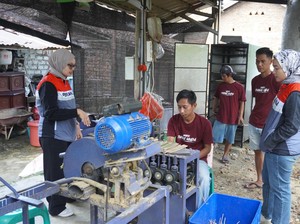 Pertamina Dukung Desa Banu Ayu Jadi Sentra Tusuk Sate Ramah Lingkungan