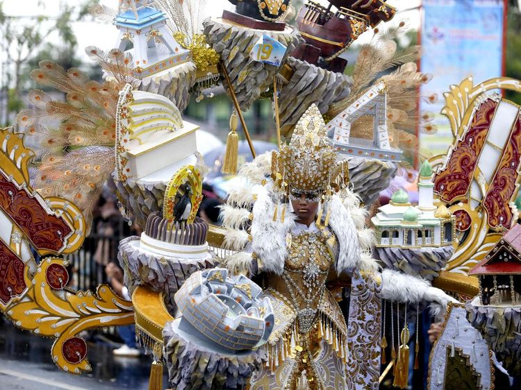 Pesona Kain Karawo Tampil Memukau di Karnaval Gorontalo