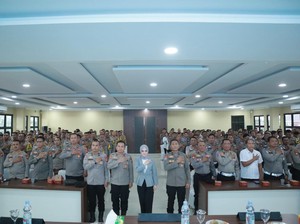 Personel Polres Inhu Dilatih Kemampuan Public Speaking