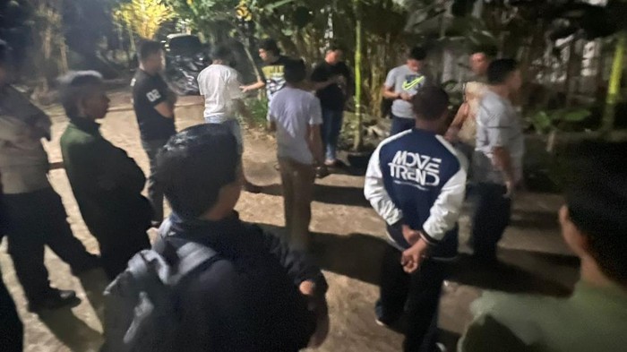 Polisi mendatangi TKP mahasiswa ancam staf dosen pakai parang di Mamuju.