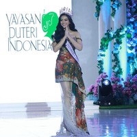 Firsta menjadi magnet di pembukaan rangkaian acara ‘Journey in Elysium’ yang digelar Lippo Mall Kemang pada Jumat (26/9/2025). Foto: Instagram/@firstayap