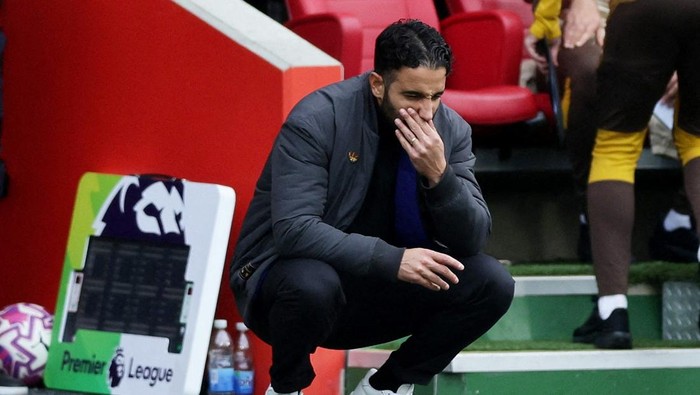 Soccer Football - Premier League - Brentford v Manchester United - GTech Community Stadium, London, Britain - September 27, 2025 Manchester United manager Ruben Amorim reacts REUTERS/David Klein EDITORIAL USE ONLY. NO USE WITH UNAUTHORIZED AUDIO, VIDEO, DATA, FIXTURE LISTS, CLUB/LEAGUE LOGOS OR LIVE SERVICES. ONLINE IN-MATCH USE LIMITED TO 120 IMAGES, NO VIDEO EMULATION. NO USE IN BETTING, GAMES OR SINGLE CLUB/LEAGUE/PLAYER PUBLICATIONS. PLEASE CONTACT YOUR ACCOUNT REPRESENTATIVE FOR FURTHER DETAILS..     TPX IMAGES OF THE DAY