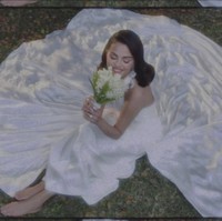 Selena tampil cantik dan anggun berbalut gaun pengantin model halter dari koleksi Ralph Lauren. Foto: Instagram/@selenagomez