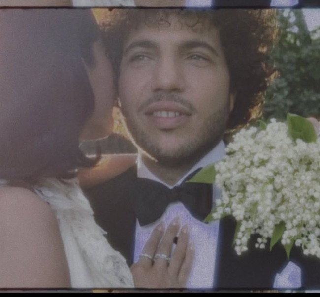 Pernikahan Selena Gomez dan Benny Blanco digelar secara intim, hanya dihadiri keluarga dan sahabat. Foto: Instagram/@selenagomez