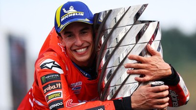 Semringah Marc Marquez Rayakan Gelar MotoGP Ketujuh