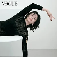 Kini Song Hye Kyo tengah mempersiapkan comeback lewat drama Korea terbaru Netflix, Show Business, yang membuatnya mantap memotong rambut pendek. Penggemar dapat menantikan chemistry-nya bersama Gong Yoo, sebagai sahabat masa kecil yang terjun ke industri musik bersama. Foto: dok. Vogue Korea