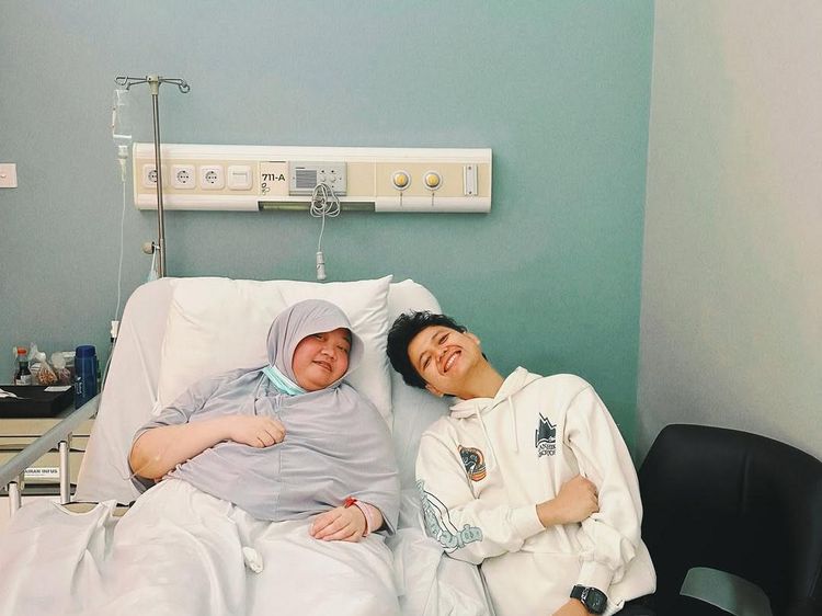 Sederhana tapi Gak Semua Bisa! Stevan Pasaribu Jenguk Fans yang Idap Lupus