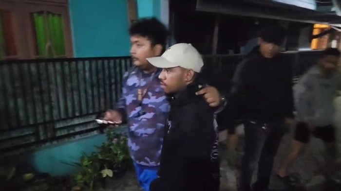 Tampang tukang pakir yang memukul pengendara motor karena dibayar Rp 5.000 di Jakut.