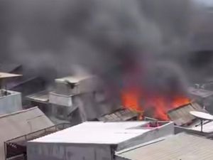 Kebakaran di Tamansari Jakbar Merembet ke Rumah Lain
