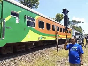 Warga Berburu Parade Livery dari Masa ke Masa Spesial HUT KAI ke-80