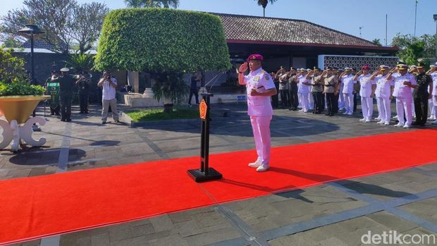 Ziarah HUT TNI ke-80 di Makam Bung Karno Blitar