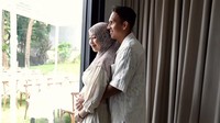 Senyum bahagia keduanya setelah tahu anak pertama berjenis kelamin perempuan. Foto: dok instagram adiba khanza