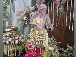 8 Foto Tasyakuran 7 Bulanan Kehamilan Adiba Khanza, Cantik Berbusana Pink