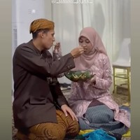 Memasuki usia kehamilan 7 bulan dan sebentar lagi akan segera melahirkan, baby bump di perut Adiba juga sudah semakin besar dan jelas terlihat. Dari acara gendder reveal yang sempat digelar diketahui Adiba dan Egy akan segera menimang bayi perempuan. Foto: Instagram/@_ummi_pipik_