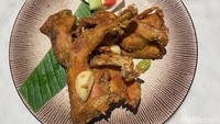 Bima Yamgor bisa jadi pilihan pas untuk tempat makan siang maupun makan malam bareng keluarga atau rekan kerja. Aneka menu Nusantara-nya sedap menggugah selera. Foto: Andi Annisa DR/detikfood