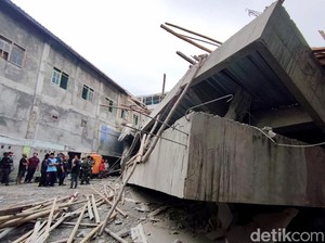 Musala Ponpes Al Khoziny Sidoarjo Ambruk Saat Rakaat Kedua Salat Asar