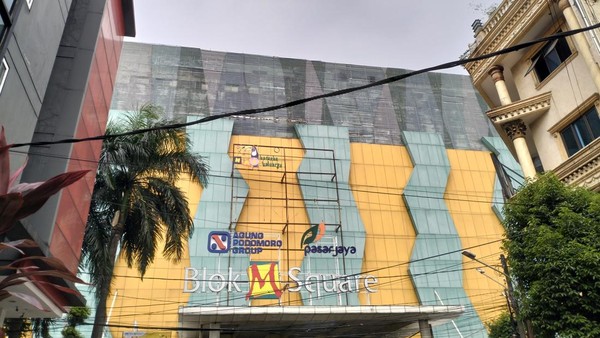 Seru-seruan di Blok M Square: Icip Kuliner Viral, Beli Buku, Dengar Musik