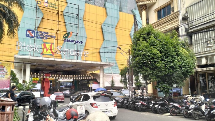 Blok M Square