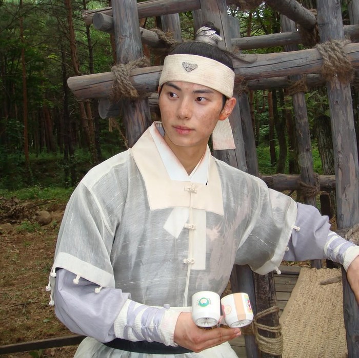 Behind-the-scene drama Korea Bon Appétit, Your Majesty.