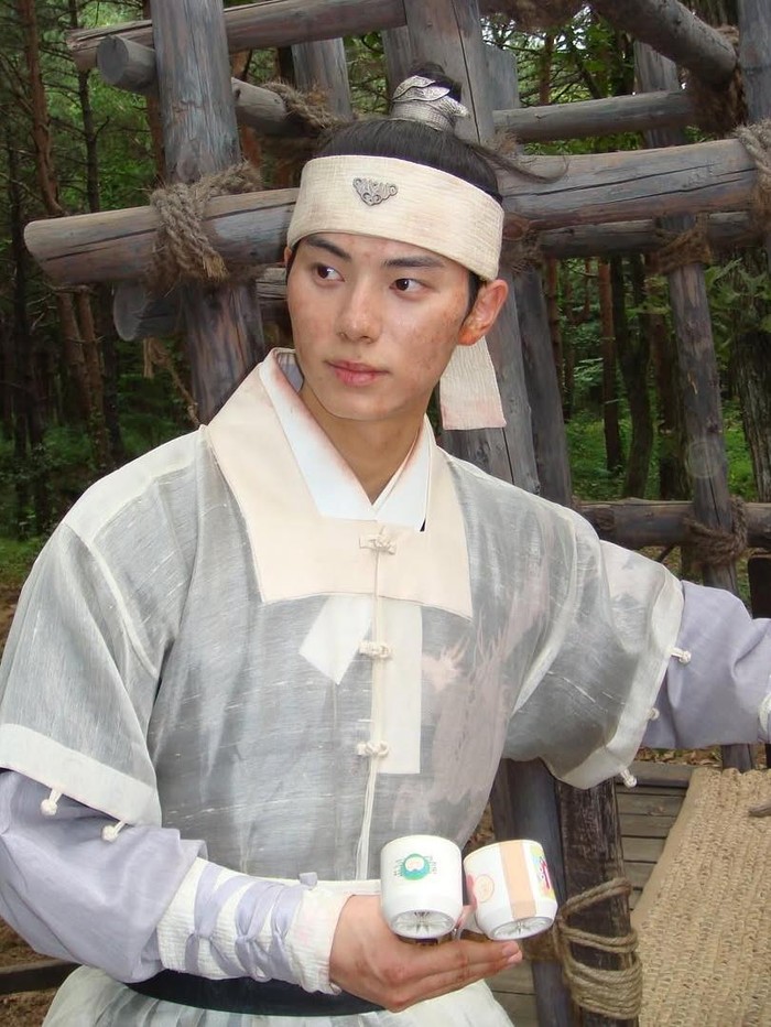 Behind-the-scene drama Korea Bon Appétit, Your Majesty.