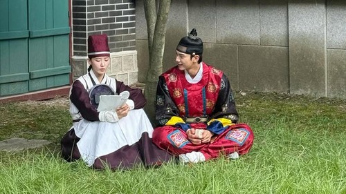 Bon Appetit Your Majesty. (Instagram @l.c.m__)