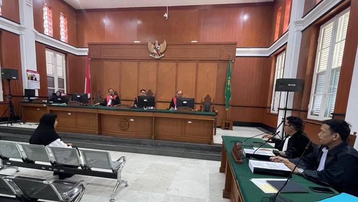 Eks Kepala Biro Pengadaan Barang dan Jasa Sulsel Sari Pudjiastuti saat sidang pleidoi perkara korupsi Rp 7,4 M proyek Jalan Sabbang-Tallang, Luwu Utara. Dokumen Istimewa