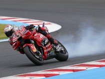 Francesco Bagnaia Langsung Crash di Awal Race MotoGP Valencia 2025