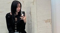 Ryu Da In memulai debutnya di bawah naungan agensi ANDMARQ. Aktris yang merupakan anak tunggal di keluarganya ini pun memulai karier aktingnya lewat drama 18 Again (2020). Tiga tahun kemudian, ia bergabung dengan proyek drama Crash Course Romance (2023). Di drakor inilah Ryu Da In dan Lee Chae Min bertemu hingga akhirnya memiliki hubungan spesial. (Instagram @rxudain)