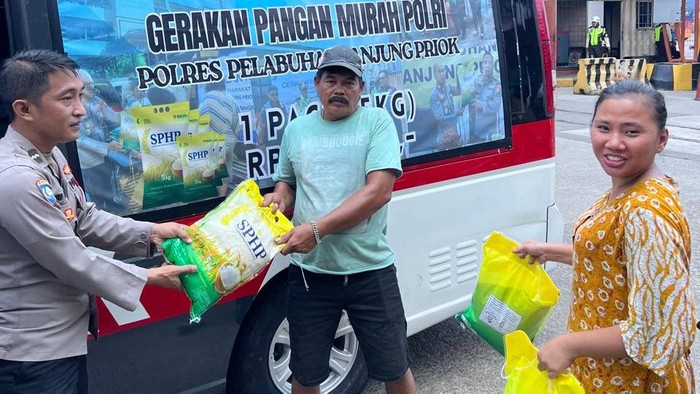 Gerakan Pangan Murah di Pelabuhan Tanjung Priok disambut antusias warga, Senin (29/9/2025).