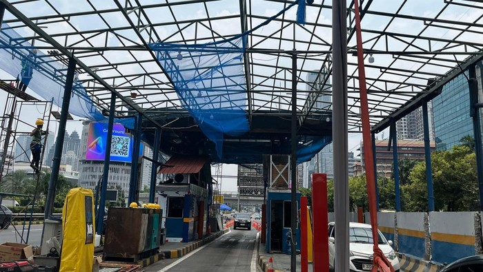 Sejumlah Gerbang Tol (GT) di Ruas Tol Cawang-Tomang-Pluit kembali dibuka dan dapat dilintasi secara parsial mulai pagi ini. Hal ini menyusul proses pekerjaan erection kolom atau perbaikan atap gerbang tol yang dilakukan mulai Sabtu (27/9) hingga Senin (29/9).