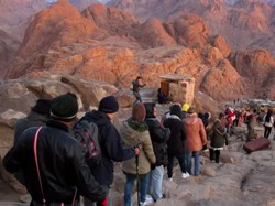 Buldozer Datangi Tempat Nabi Musa Terima Sepuluh Perintah Allah