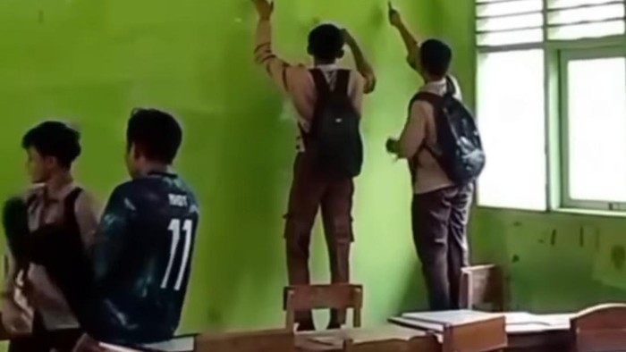 Viral video oknum guru tendang wajah siswanya