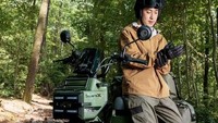 Meski bodinya ringkas, Square X125 dibekali fitur kekinian. Ada panel instrumen full digital, smart key, port USB untuk mengisi daya gawai, serta sistem pengereman ABS dual channel dengan cakram depan dan belakang. Foto: Dok. Honda