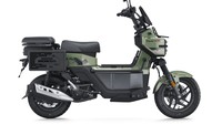 Urusan performa, motor ini mengandalkan mesin eSP 125 cc, satu silinder, berpendingin cairan. Tenaga maksimumnya mencapai 7 kW atau sekitar 9,5 dk dengan torsi 10 Nm. Angka ini memang tidak besar, tapi cukup untuk menaklukkan jalan perkotaan dan kegiatan off-road ringan. Di China, Honda Square X125 dibanderol 12.680 yuan atau setara Rp 29,6 jutaan. Foto: Dok. Honda