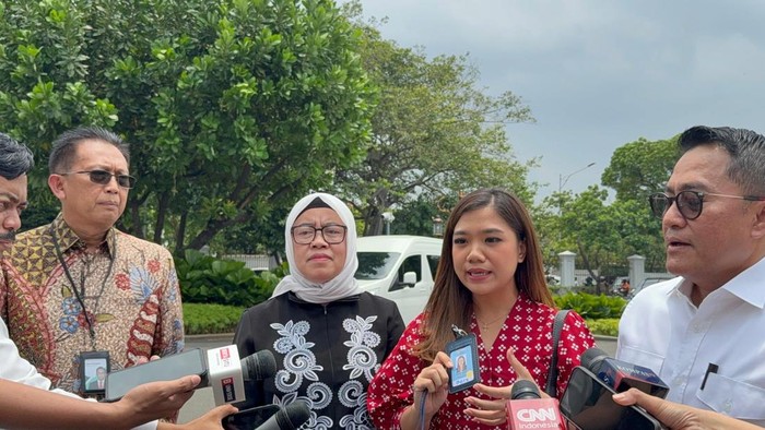 Istana Kepresidenan mengembalikan kartu identitas (ID) peliputan khusus Istana wartawan CNN Indonesia TV, Diana Valencia, Senin (29/9/2025). Istana menjamin kejadian serupa tidak akan terulang di kemudian hari.
