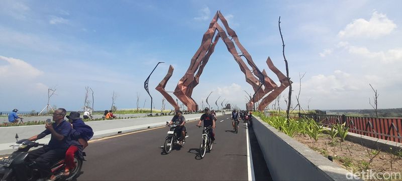 Jembatan Pandansimo mulai dibuka dari sisi timur atau Srandakan, Bantul, Senin (29/9/2025).