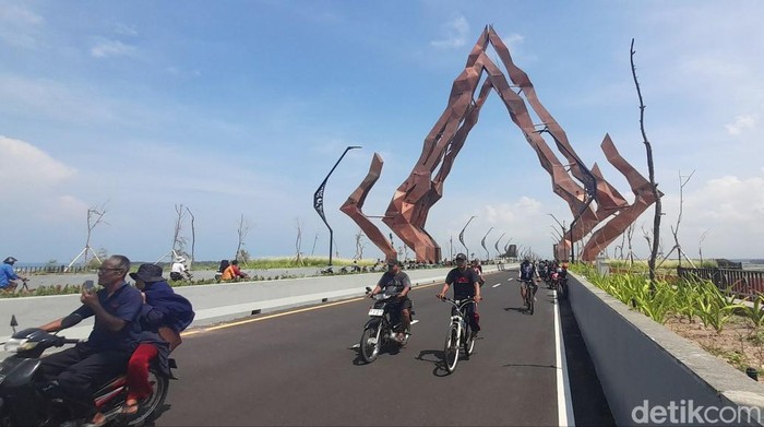 Jembatan Pandansimo mulai dibuka dari sisi timur atau Srandakan, Bantul, Senin (29/9/2025).