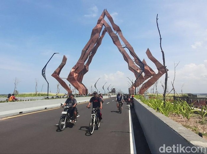 Jembatan Pandansimo mulai dibuka dari sisi timur atau Srandakan, Bantul, Senin (29/9/2025).
