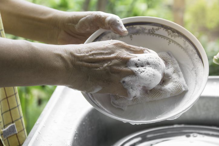 Karakter orang yang cuci piring setelah makan