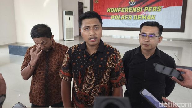 Kasat Reskrim Polres Demak, Iptu Anggah Mardwi Pitriyono saat konferensi pers di Mapolres Demak, Jumat (26/9/2025).
