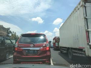 Macet 3 Km di Tol Banyu Urip Surabaya gegara Laka Beruntun 5 Kendaraan